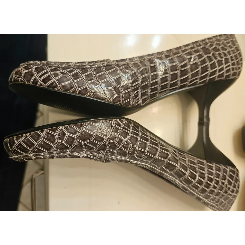 EUC Cato Faux Crock Embossed Kitten Heel Pumps Size 10
